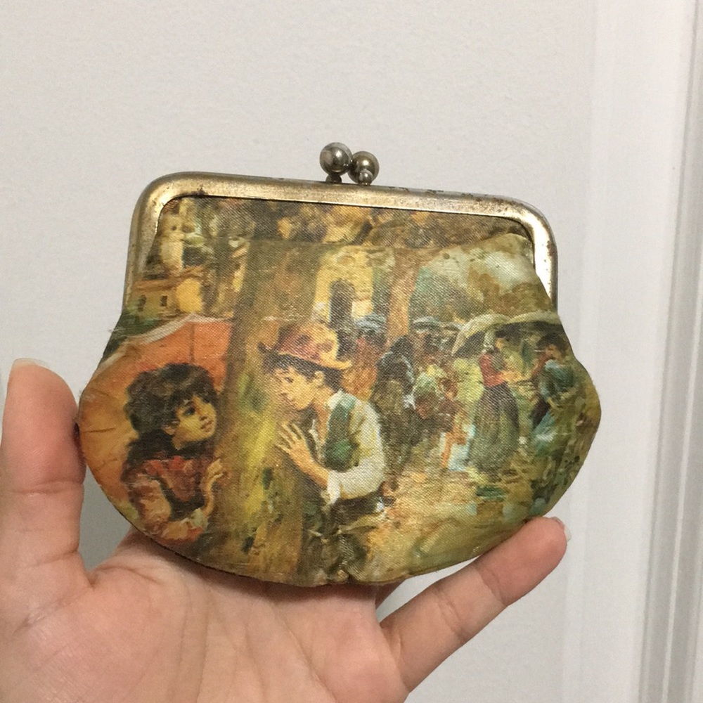 Vintage clasp coin pouch